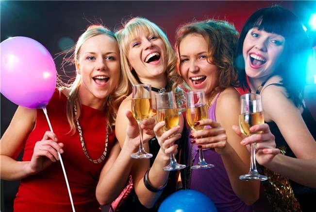 Sesión fotográfica en Gijón + beauty party en Gijón. = 45€ persona (más de 10 novia o cumpleañera gratis) Sesión fotográfica en Gijón + beauty party en Gijón. = 45€ persona (más de 10 novia o cumpleañera gratis)